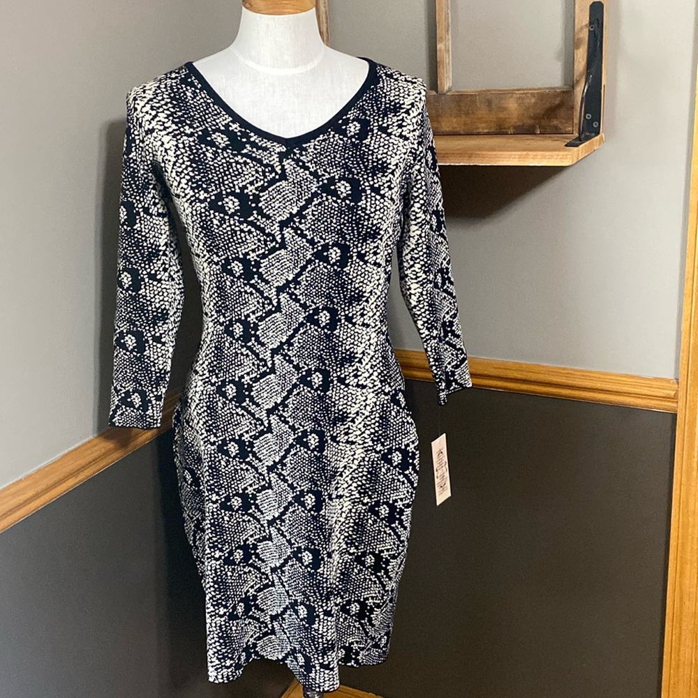 Nanette Lepore black & cream v neck 3/4 sleeve body con knit dress size medium